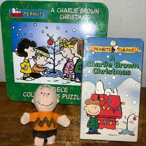 Peanuts Green Charlie Brown Christmas Set